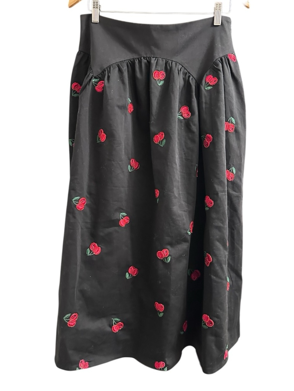 Avec Les Filles Petite Red Cherry Appliqué Midi Skirt Size MP NWT - Picture 4 of 6